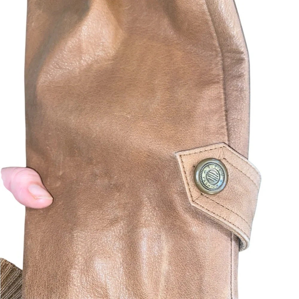 Vintage American Style Brown Leather Belted Trench Coat
Mountain life old money - Picture 6 of 14